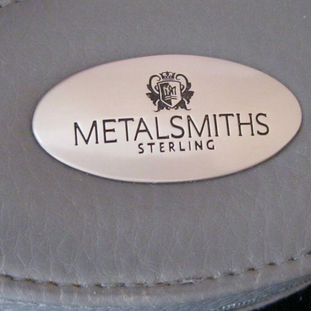 METALSMITHS STERLING TRAVELING JEWELRY CASE W/ALL AROUND ZIPPER & STORAGE